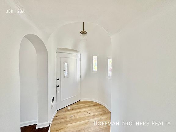 3rd image of 302 N Mansfield Ave #A