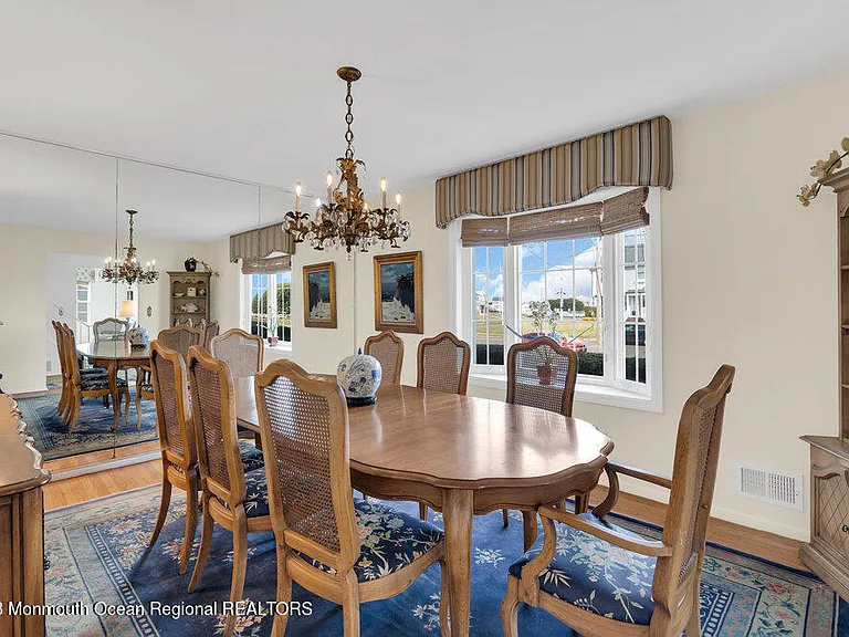 7 Howell Ave — Photo 9