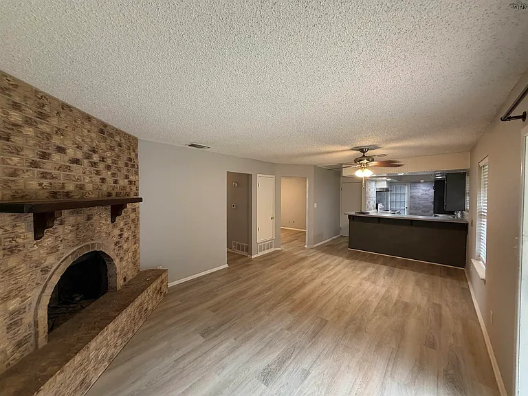 4836 Lovers Ln — Photo 7