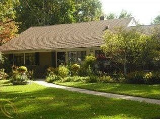 12891 Sherwood Dr, Huntington Woods, MI 48070