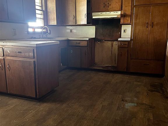 5th image of 901 N Pine St