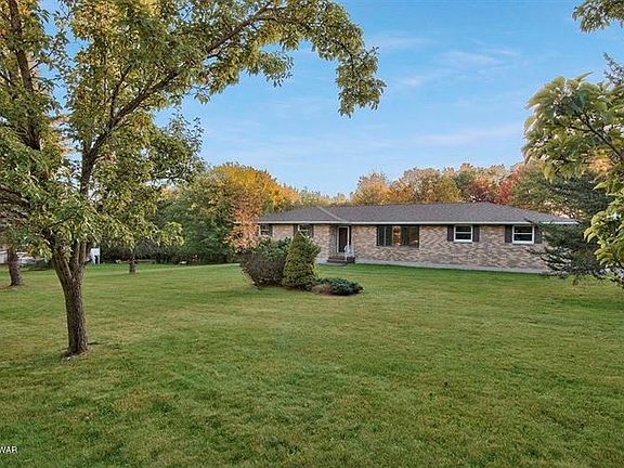 2nd image of Lakeville Ct