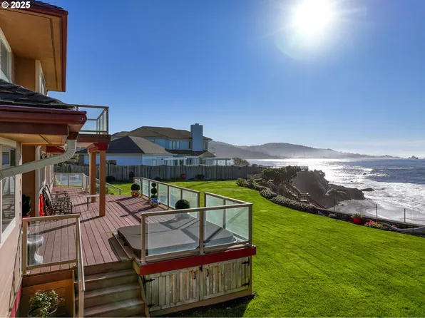 98686 Fox Dr, Brookings, OR 97415