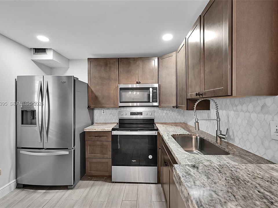 1st image of 2850 Somerset Dr APT 105L
