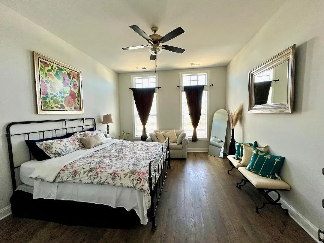 1 bed, 2688 sqft, $1,300 — Photo 3