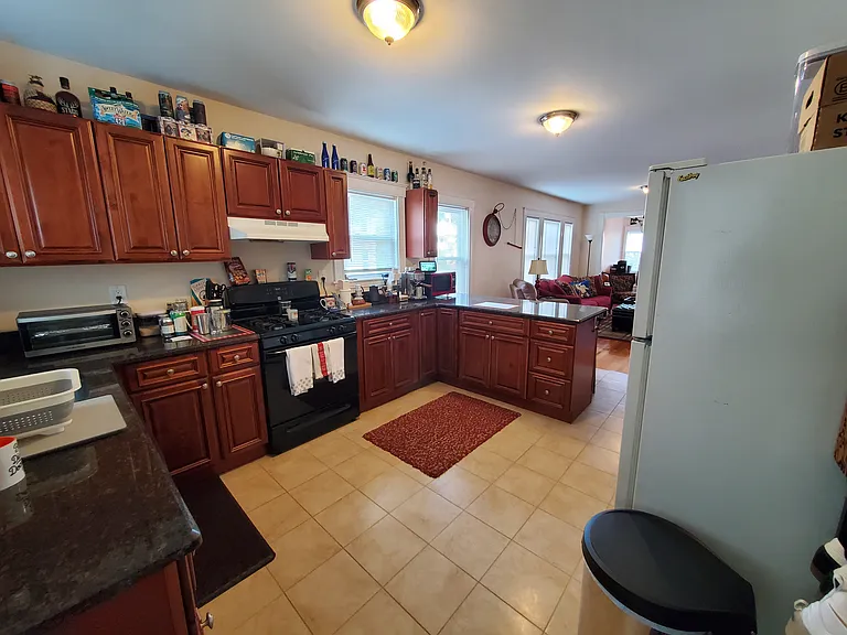 218 Boylston St #2 — Photo 3