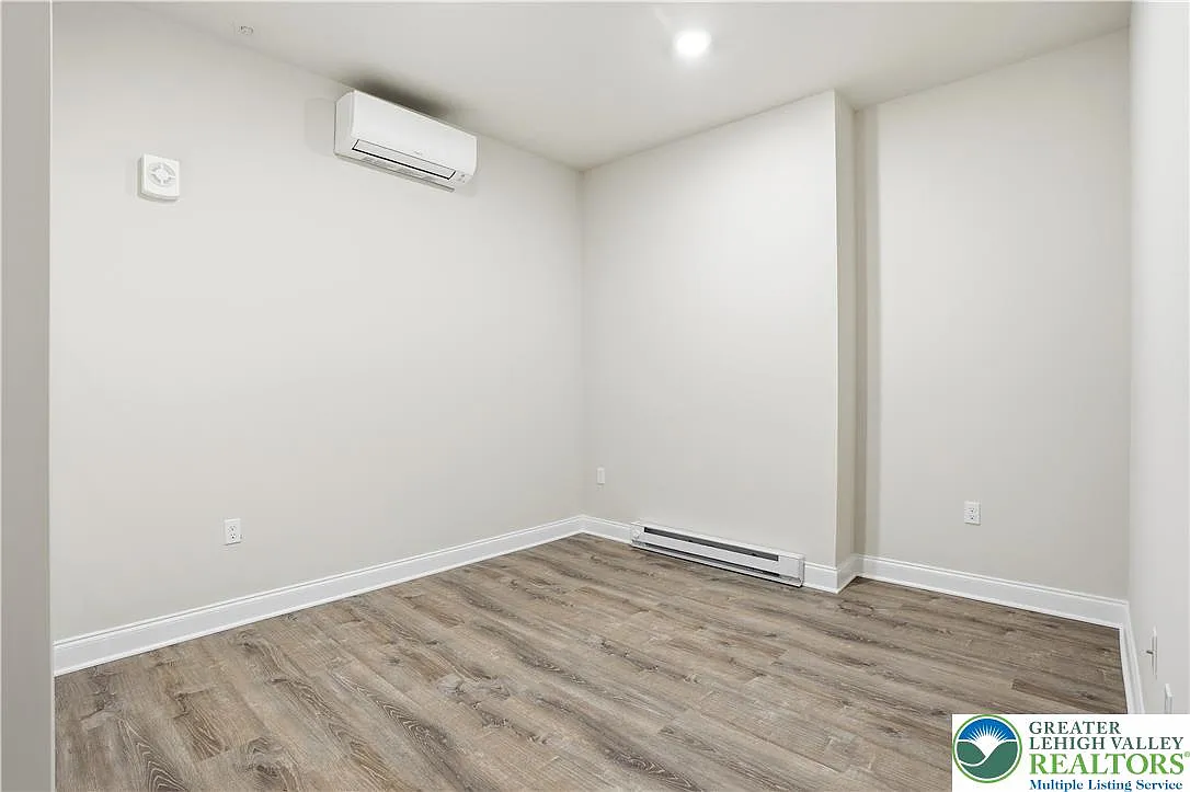1 bed, 1.0 bath, 650 sqft, $1,550 — Photo 3