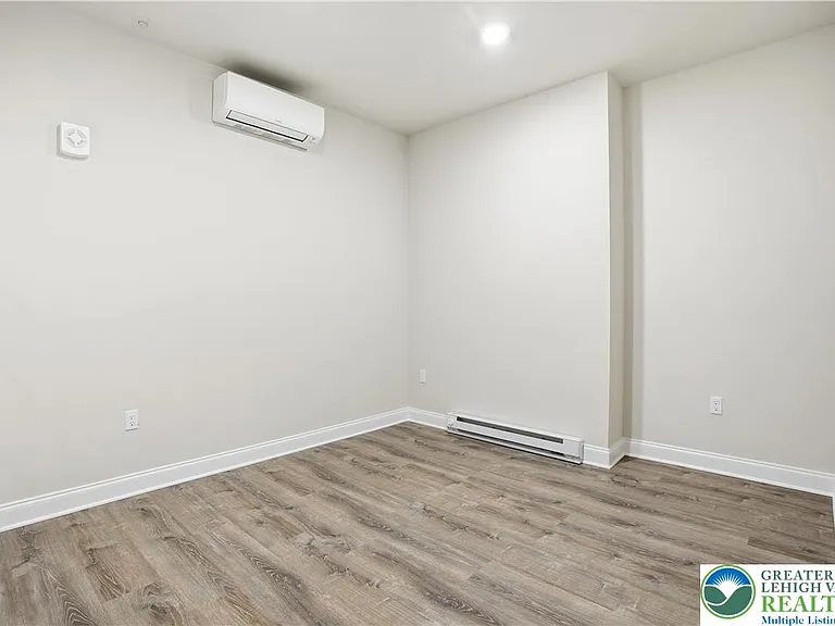 109 S Centre St #8 — Photo 3