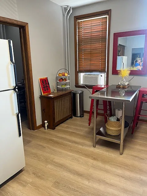 2 bed, 700 sqft, $2,300 — Photo 4