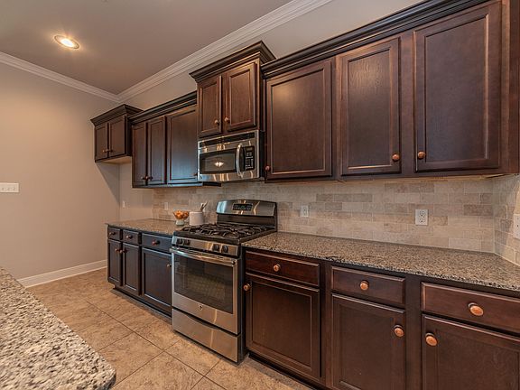 4th image of 211 Forest Grove Dr