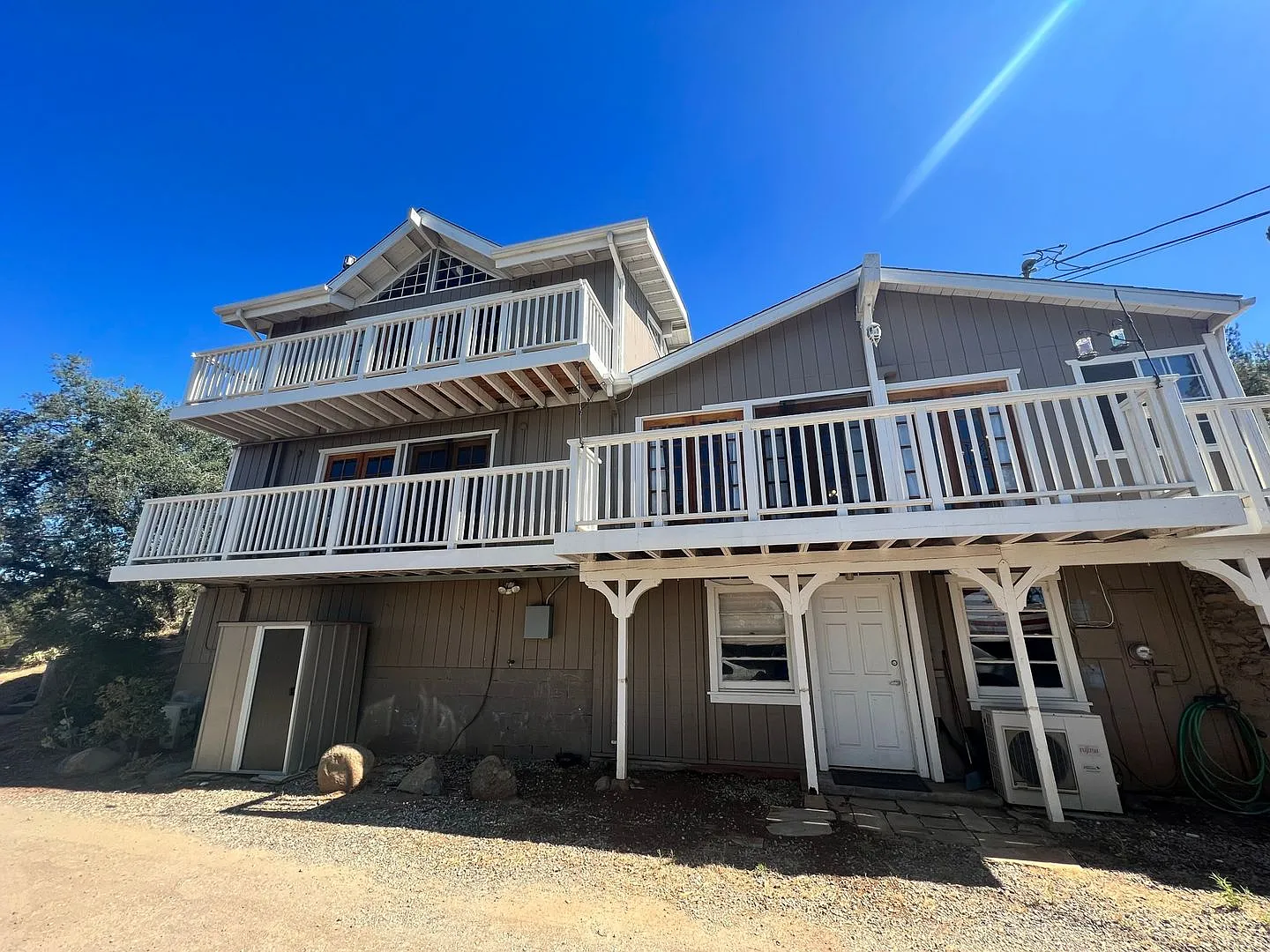 Stunning 3BR/3BA + Loft Home | 1,920 SqFt | Wrap-Around Deck & Incredible Views! — Photo 4