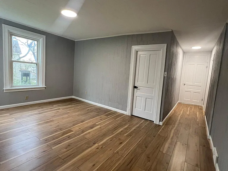 1106 Lakewood St #LEFT — Photo 4