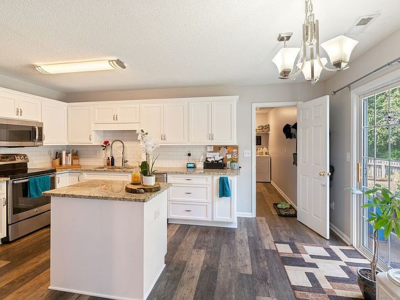 3rd image of 102 Bermuda Green Dr
