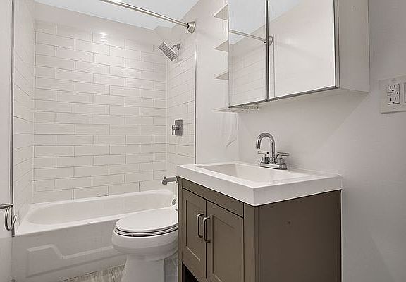 4th image of 65 Lafayette Ave #4