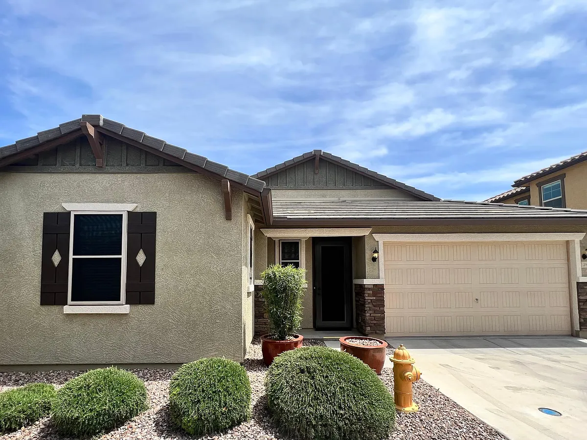 Building Photo - 208 E Bluejay Dr