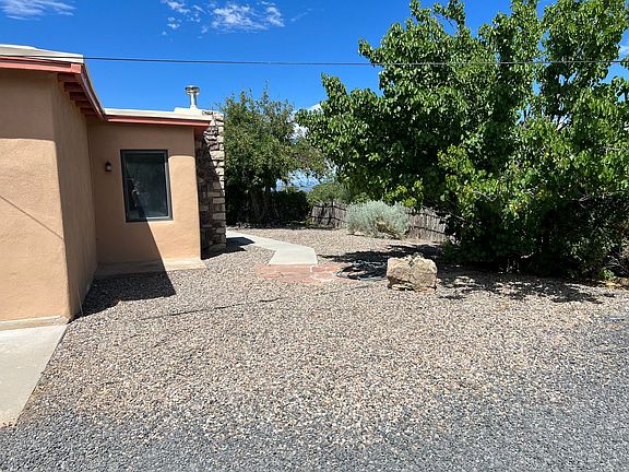 3rd image of 1042 Camino San Acacio