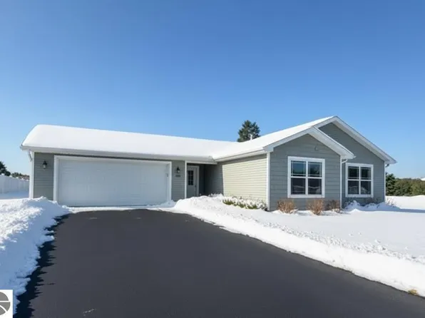 3596 Tanager Dr, Traverse City, MI 49685