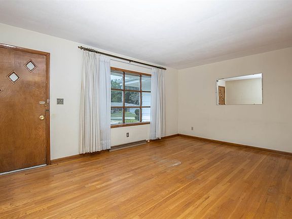 3rd image of 2702 Sierra Dr
