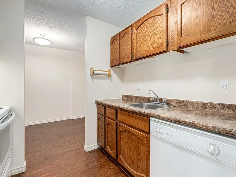 1825 Woodview Dr SW — Photo 26