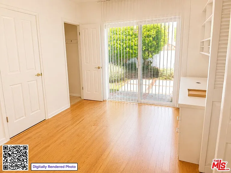 220 S Palm Dr — Photo 8