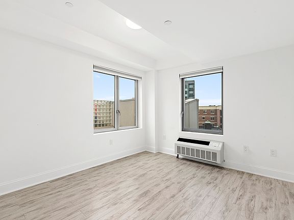 2nd image of 2818 Astoria Blvd #702