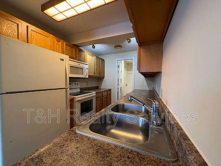 609 1/2 S Crystal St — Photo 5