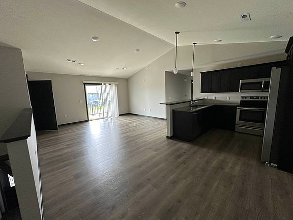 5th image of 246 Baumbach Way #208