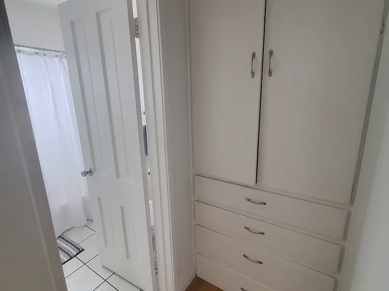 130 Roycroft — Photo 27