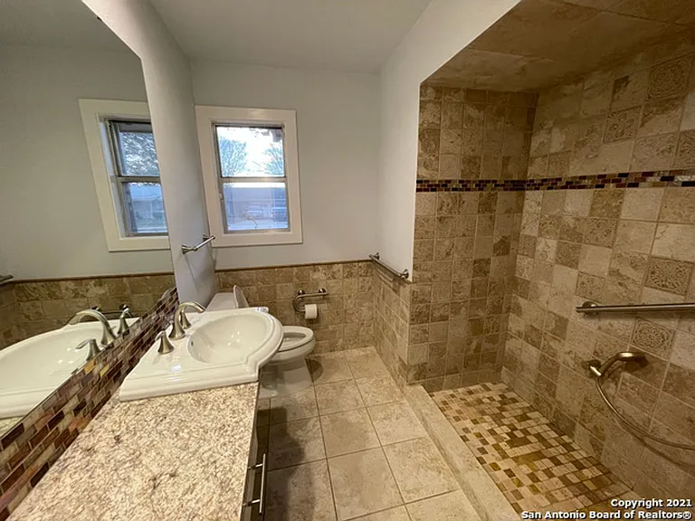 427 Indigo St — Photo 9