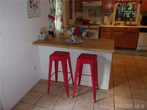 5th image of 5 Jane Ln