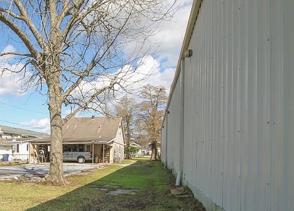 3rd image of 1548 Claire Ave