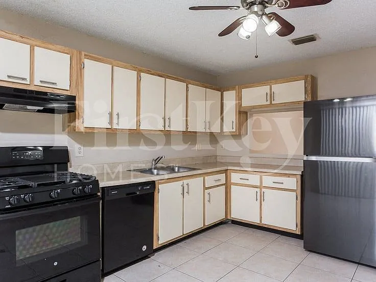5990 Ithaca Cir W — Photo 5