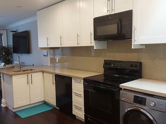 4th image of 533 Danforth Rd