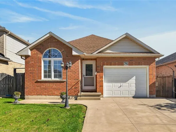 795 10th Ave, Hamilton, ON L8T 2G4