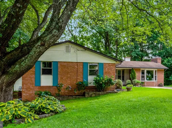 8449 Thames St, Springfield, VA 22151