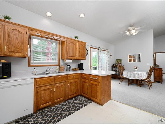 4th image of 160 Sawmill Ln