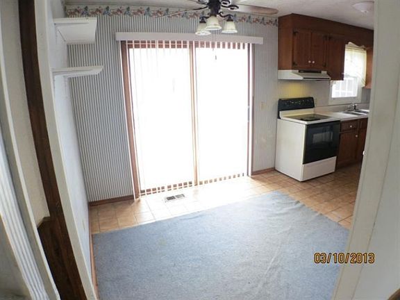 4th image of 454 Woodlark Dr