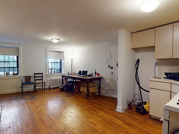 4th image of 202 Baltic St #1
