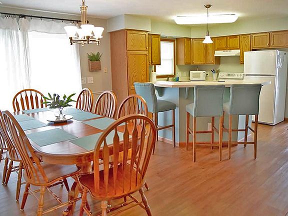 4th image of 121 Fairview Ln
