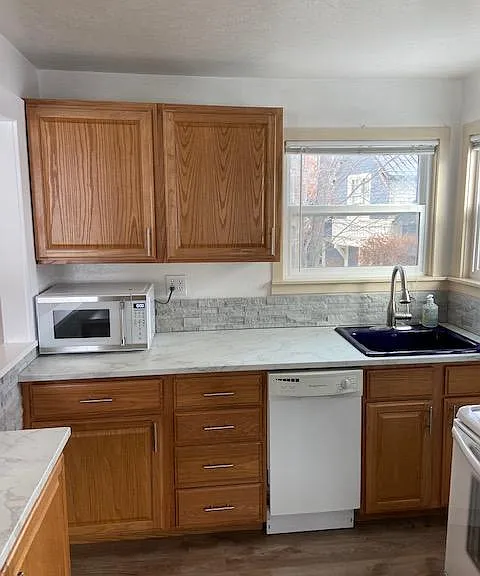 635 W Lakeshore Pl — Photo 3