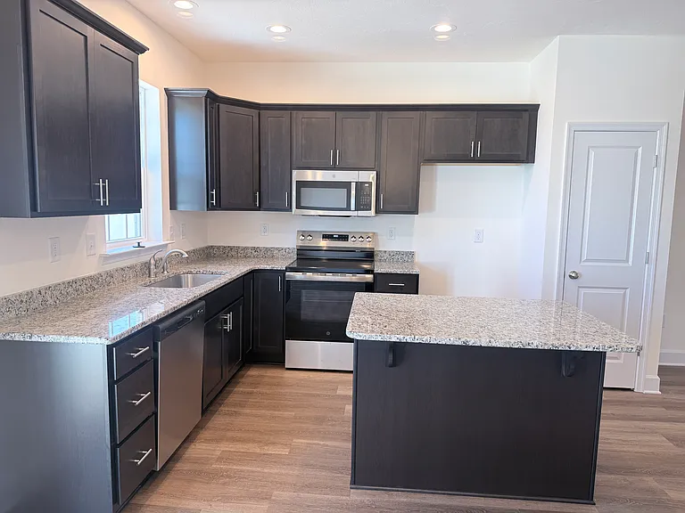 3621 Fieldstone Dr — Photo 8