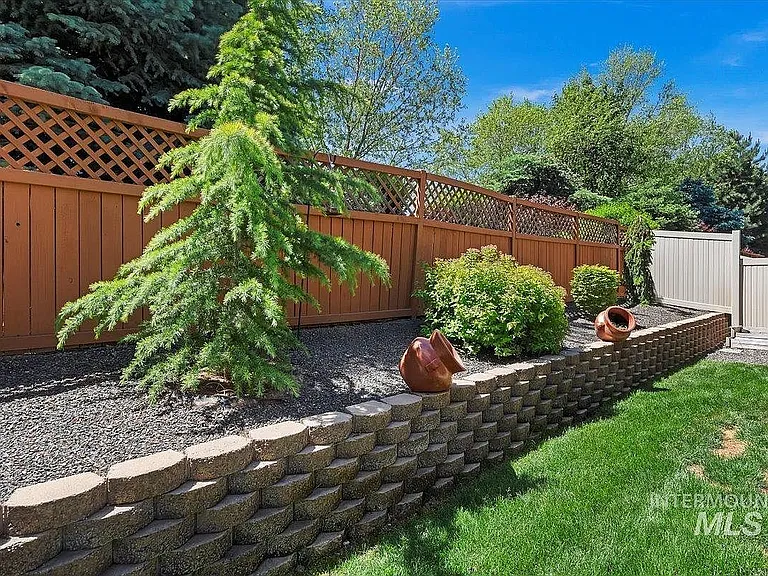 2549 E Satterfield St — Photo 19