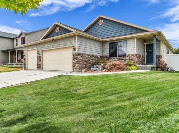 915 N Opal Ln, Tooele, UT 84074
