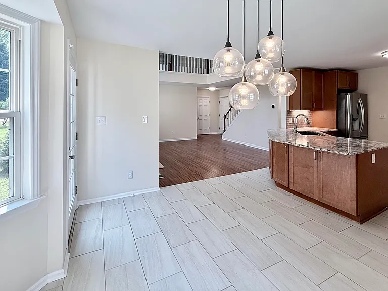 2729 E Shoreham St — Photo 14