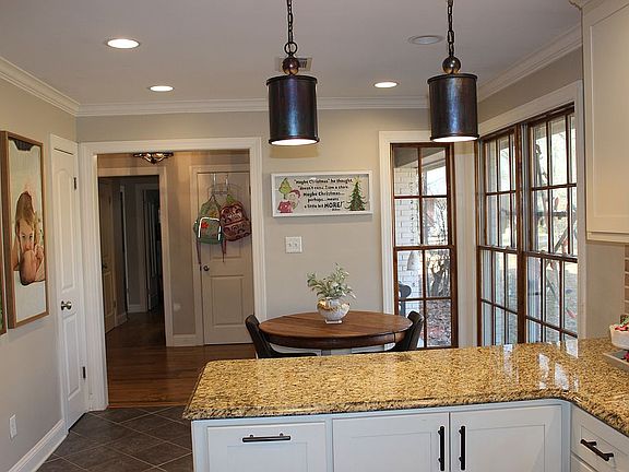 3rd image of 303 Westmoreland Cir