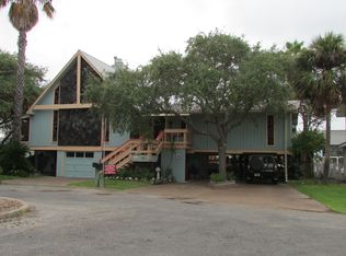 19 Pelican Dr, Rockport, TX 78382