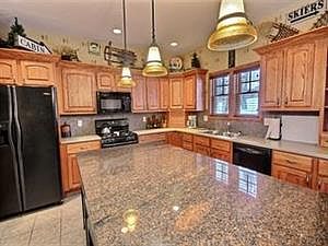 4th image of 8445 Canterbury Dr #8445