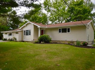 17990 Chillicothe Rd, Chagrin Falls, OH 44023