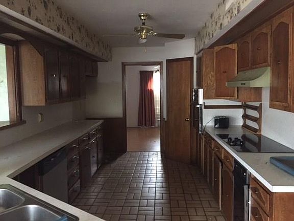 5th image of 5511 Charlestown Dr