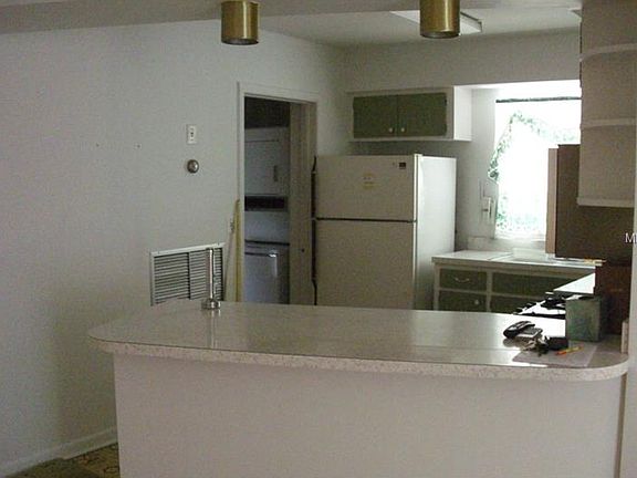 2nd image of 1052 Deltona Blvd